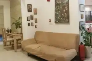 c & a Hotel, Полис-Хрисохус