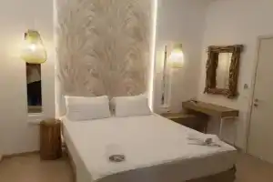 Hotel «Alexandra», Скала