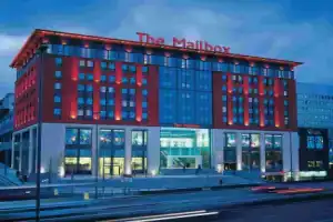 Tudors eSuites Birmingham Canalside Apartments, Бирмингем