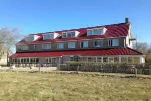 Hotel «Bos en Duinzicht», Нес