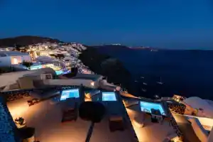 Twenty One Suites, Ия