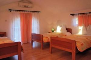 Nice Apartment With Balcony, Ploče