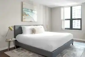 Chicago | Huge 2BD/2BA in River North, Perfect for Families, Чикаго
