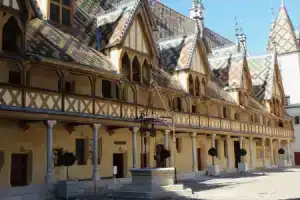 Отель «Le Central Boutique Hôtel», Бон