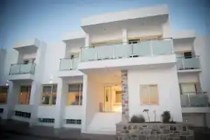 Отель «Zephyros», Миртеа