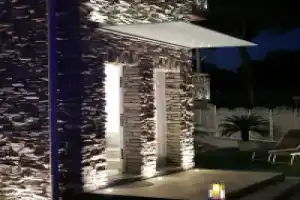 B&B Bellavista Exclusive in zona centrale con piscina riscaldata e Jacuzzi vista lago LA COLAZIONE viene servita in una pasticceria rinomata ed esclusiva esterna alla struttura, Десензано-дель-Гарда