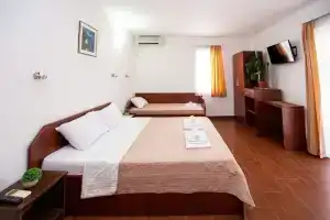 Hotel «IPER», Будва