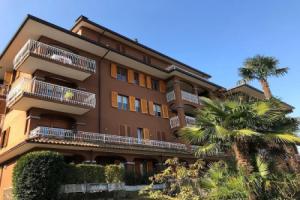 Beth Lake View Apartment in Stresa, Стреза