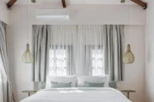 Petrou Suites, Янина