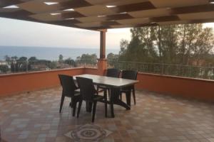 Terrazza sul golfo degli angeli, Капитана