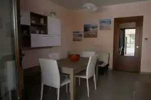 Perla Blu, Чефалу