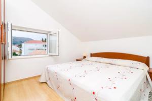 Cozy Duplex Apartment A2, in a Stone Built House, Sunset Beach Near Dubrovnik, Дубровник