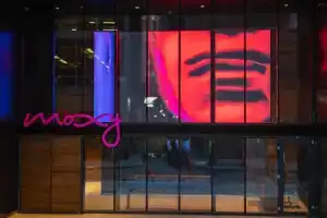 Отель «Moxy Nyc Downtown», Нью-Йорк