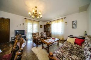 Apartment Franka - 350 m from sea: A1 Postira, Island Brac, Postira