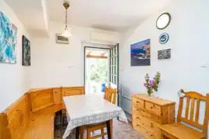 Amazing Apartment in Cavtat With Wifi and 2 Bedrooms, Млини