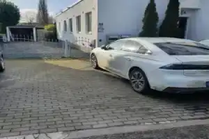 Zwei schicke Apartments mit Parkplatz, Леверкузен
