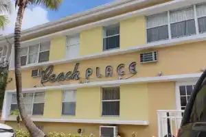 Beach Place Hotel, Майами Бич