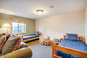 2 Mi to Frisco Slopes: Cozy Retreat w/ Mtn Views!, Фриско