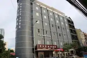 St. Moritz Business Hotel, Пномпень