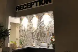 Casablanca Hotel, Чивитанова-Марке