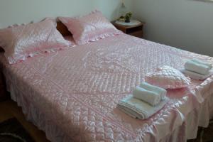 Apartment Juri, Postira