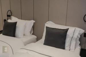 Central Inn Hotel, Тирана