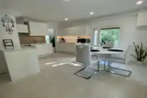 Modern Apt - King-Size Bed - Wifi -Self Check in, Рованиеми