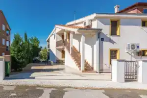 Awesome Apartment in Jasenice With 3 Bedrooms and Wifi, Rovanjska