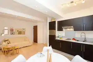 Le Cosy YourHostHelper, Канны