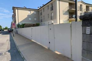 Appartamento vista lago con piscina, terrazza panoramica e jacuzzi, Тосколано-Мадерно
