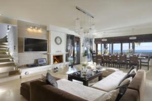 Deluxe Captivating Villa With Indoor and Outdoor Pool Sandy Beach is Only 1 5km Away, Коккини-Хани