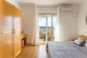 Beautiful Home in Makarska With Wifi and 1 Bedrooms, Макарска