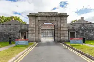 Magnificent 2 Bedroom Flat in Historic Army Barracks, Дублин