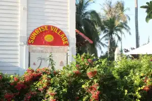 Sunrise Village Hotel, Муине