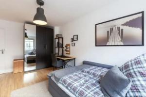 Modern Apartment With 2 Living Rooms, Хайльбронн