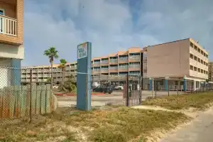 Private Balcony w/ Ocean View Pool & Hot Tub Access Ocean Echo by Avantstay, Корпус-Кристи