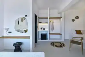 Paros Five Senses, Парикия