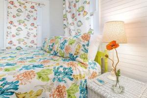 Coastal Soul Cottage by Tybee Vacation Rentals, Тиби-Айленд