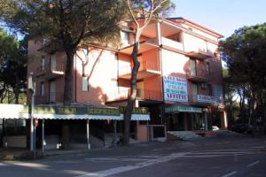 Sun Drenched Seaside Holiday Home near Venice, Розолина-Маре