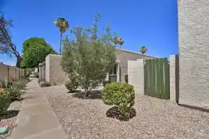 3 Mi to Mill Ave: Central Condo w/ Patio in Tempe, Меса
