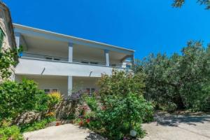 Apartment Duce Beach, Омис