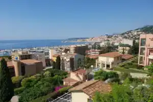 The blue house, lovely apartment in the Côte d'Azur for 6 people, Ментона