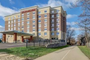 Hampton Inn & Suites Cincinnati Midtown Rookwood, Цинциннати