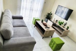 2 Bedroom Cozy Apartment near Tourist Area, 200m from sea, Пафос