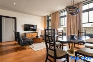 2BR Vibrant Stay Steps to French Quarter | The Mayfair, Новый Орлеан