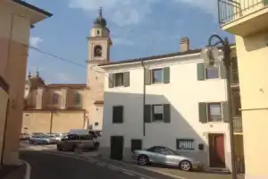 Scusari, Костермано