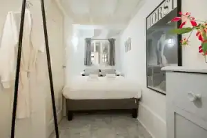The Canal View Apartment, Амстердам