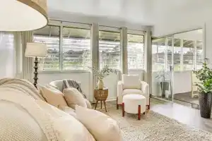 Hilo Apartment w/ Lanai - 2 Mi to Beaches!, Хило