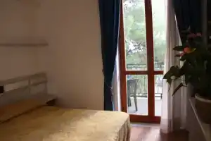 Hotel «Falcone», Виесте