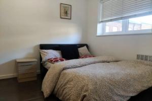 Central 2-bed Apt - Sleeps 4 - Parking & Wifi, Бирмингем